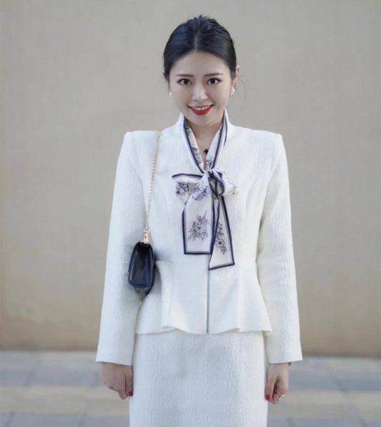 小丝巾最简单的三种系法