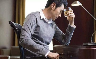 一个男人爱喝酒说明了什么 天天喝酒的男人是什么样的人