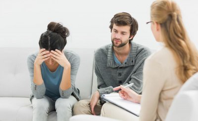 如何开导一个抑郁的人 帮助一个抑郁的人解开心结走出来