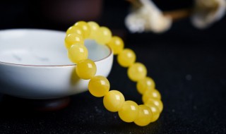 怎么区分蜜蜡的好坏 区分蜜蜡的好坏方法