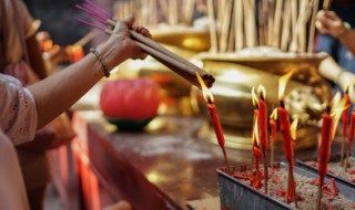 过年什么时候摆供品 2023年大年初一晚上敬神最好吗