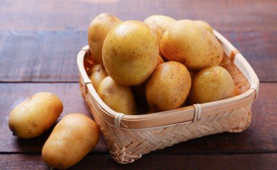 大量土豆长期保存方法一年 教你2个土方法放一年都不发芽