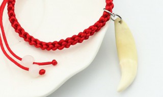 女生戴狗牙有什么好处 女生戴狗牙有哪些好处