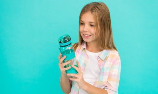 在宝宝水杯上刻什么字好看 在宝宝水杯上刻哪些字好看