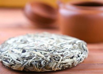 白茶是属于红茶还是属于绿茶 老白茶饼好还是散白茶好