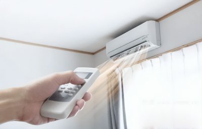 冷气往上还是往下 空调冷气对着上方吹还是下方吹