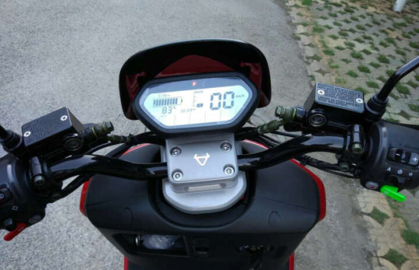 石墨烯电池与铅酸电池哪个好