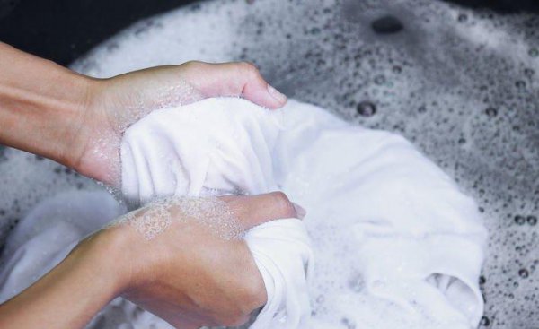 棉质衣服上的油渍如何清洗