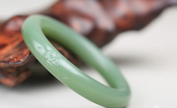 玉镯碎了怎么处理最好最吉利