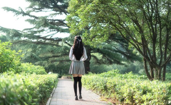 男人打击贬低女人的目的