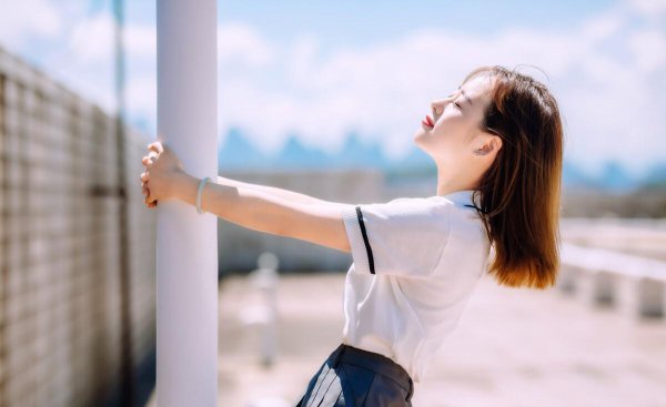 男人打击贬低女人的目的