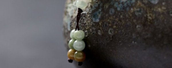 属蛇男佩戴什么吊坠旺桃花