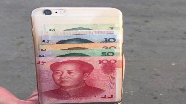 手机壳里千万别放钱了什么意思