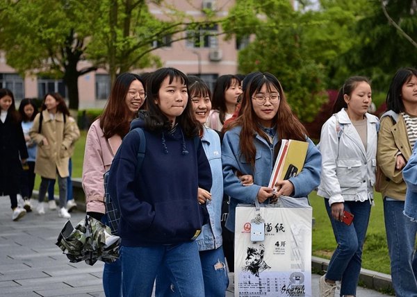 学硕与专硕哪一个好考