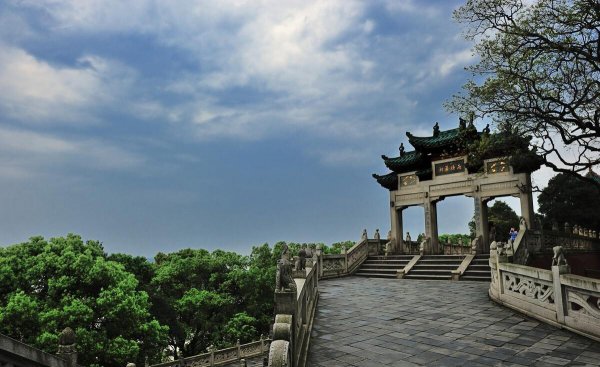 范仲淹的岳阳楼记多少字