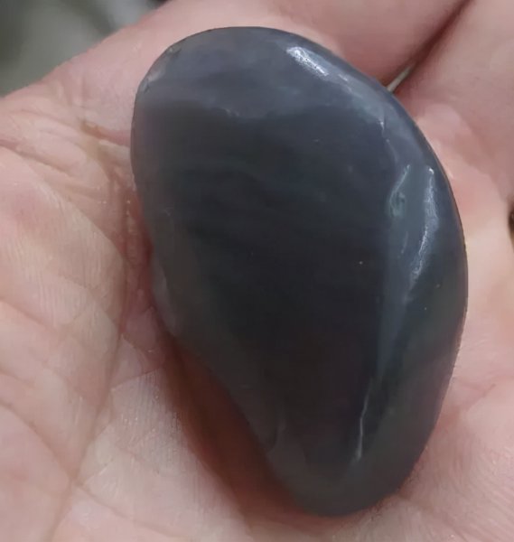 青花籽料和墨玉籽料的区别