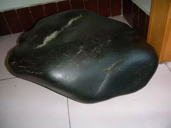 青花籽料和墨玉籽料的区别