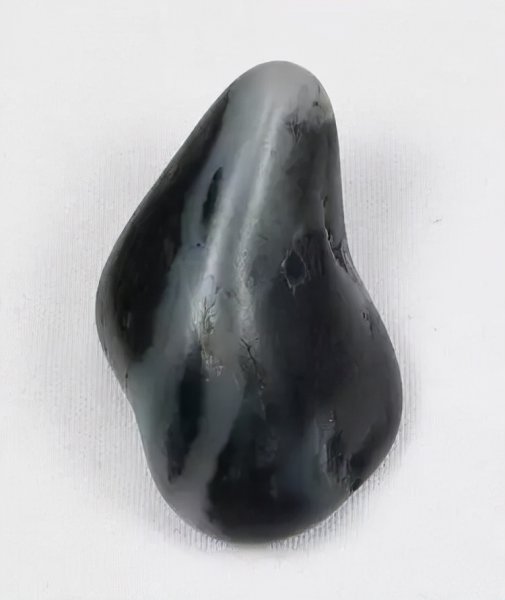 青花籽料和墨玉籽料的区别