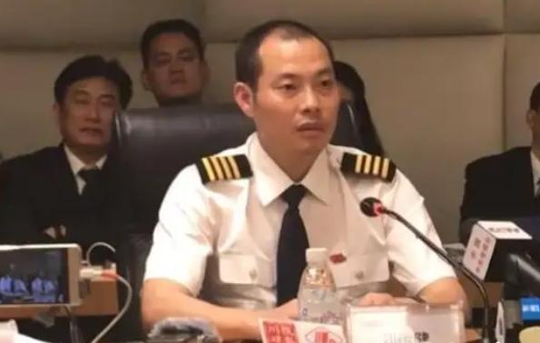 机长刘传健事件简介