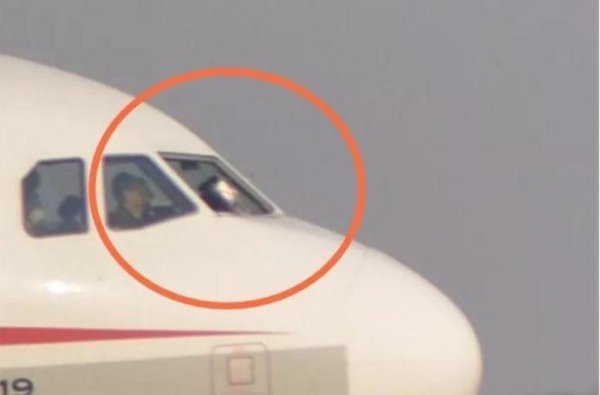 机长刘传健事件简介