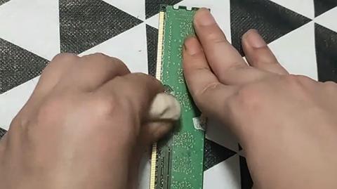 电脑显示无信号黑屏怎么办