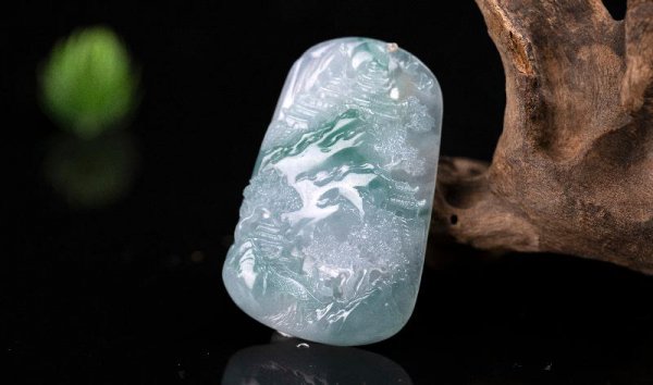 玉的真假泡在水里怎样