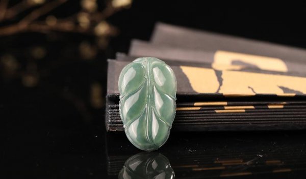 玉的真假泡在水里怎样