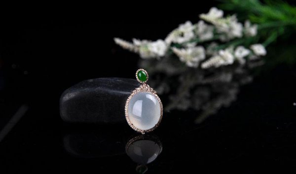 玉的真假泡在水里怎样