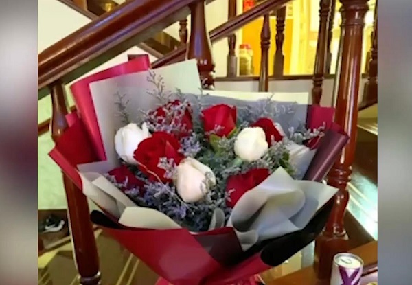 女生首次去男友家被拉横幅欢迎