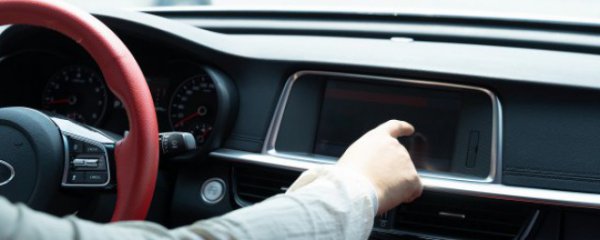 发动机故障灯亮黄灯是什么原因引起的