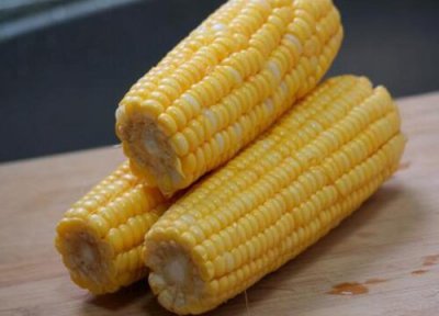 每个玉米粒上都有一个黑点怎么回事 玉米有黑点能吃吗