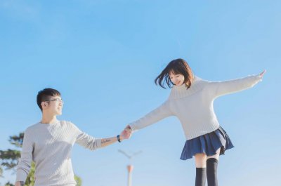 男人动情后幼稚的表现 谈恋爱过程中的男人变得可爱幼稚