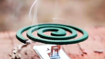 关门点蚊香睡觉会死吗 关着门点蚊香会中毒吗