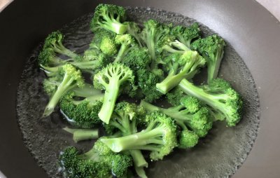 下厨时焯水的意思是什么 焯水需要用冷水还是热水