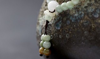 属蛇男佩戴什么吊坠旺桃花 属蛇男佩戴什么吊坠才能旺桃花