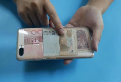 手机壳里千万别放钱了什么意思 手机壳里别放钱影响散热