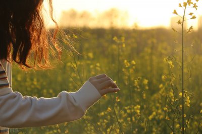 男生跟女生搞暧昧的表现有哪些 男人女人搞暧昧什么意思