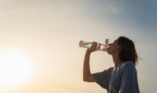 玻璃杯臭了怎么去除臭味 玻璃杯怎样除臭