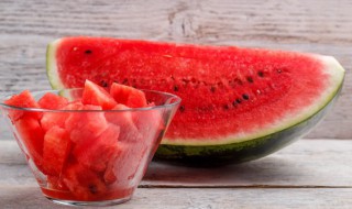 西瓜怎么挑又甜皮又薄 西瓜如何挑选又甜皮又薄的呢