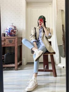 小脚裤适合穿什么鞋好看 女生小脚裤的九条时尚穿搭指南