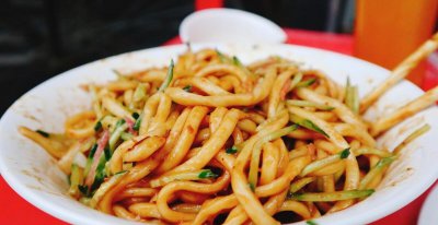 冻面条怎么煮用冷水煮还是开水煮 冻面条怎么煮不粘锅