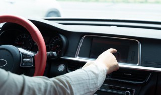 发动机故障灯亮黄灯是什么原因引起的 发动机故障灯亮黄灯是为什么