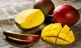 吃生芒果的好处和坏处 吃生芒果对人有哪些好处和坏处