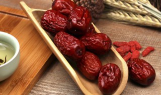 吃煮熟的枣的好处和坏处 熟红枣的功效与作用禁忌