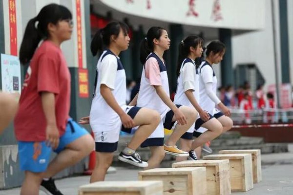 中考女生立定跳远满分多少米