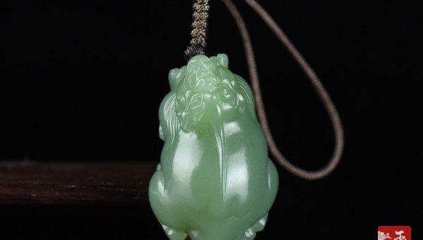 男人戴貔貅玉吊坠忌讳