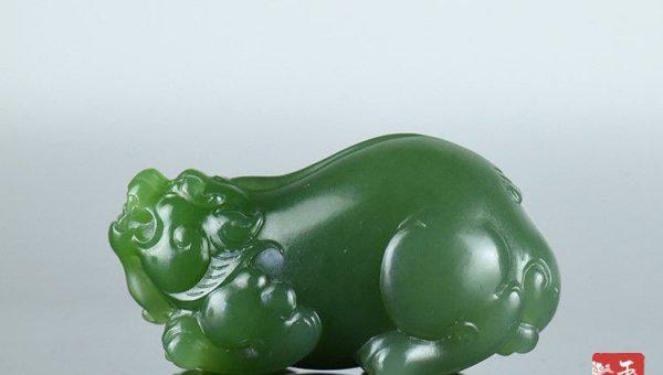 男人戴貔貅玉吊坠忌讳