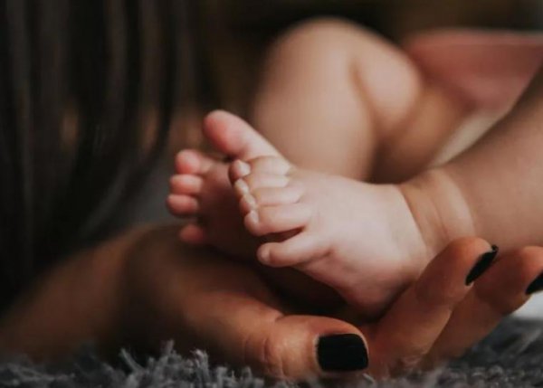 我生过小孩但是男朋友不知道