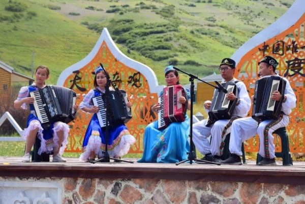 中国56个民族哪个人口最少