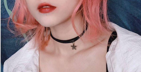 女生戴choker是什么意思